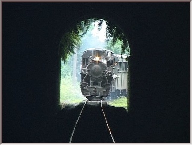 Shibanxi Heaven - The steam hauled passenger train in operation